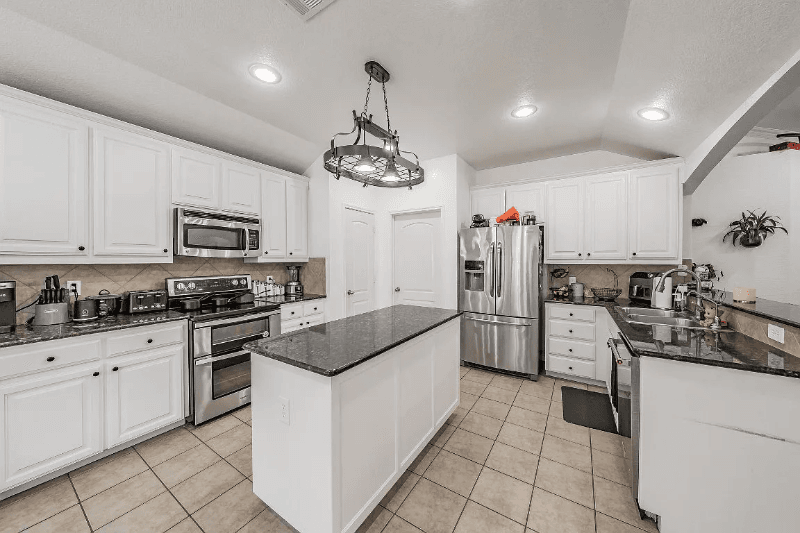 Burleson House: 783 Peach Ln
