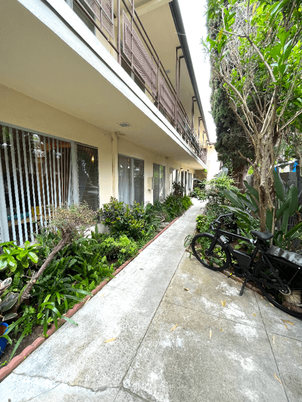 Santa Monica Apartment: 807 3rd St.