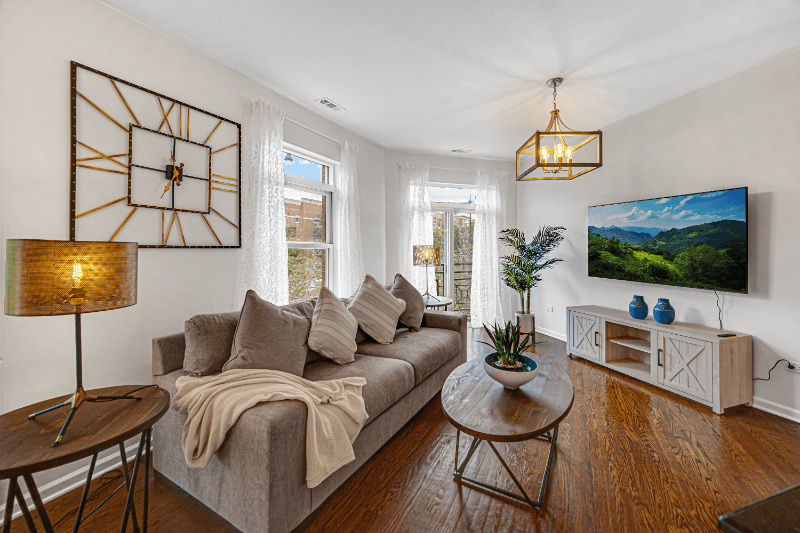 Chicago House: 1407 S Halsted St