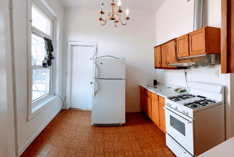 Chicago Apartment: 802 W 31st St