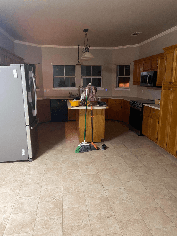 GONZALES House: 39276 TOMMY MOORE RD