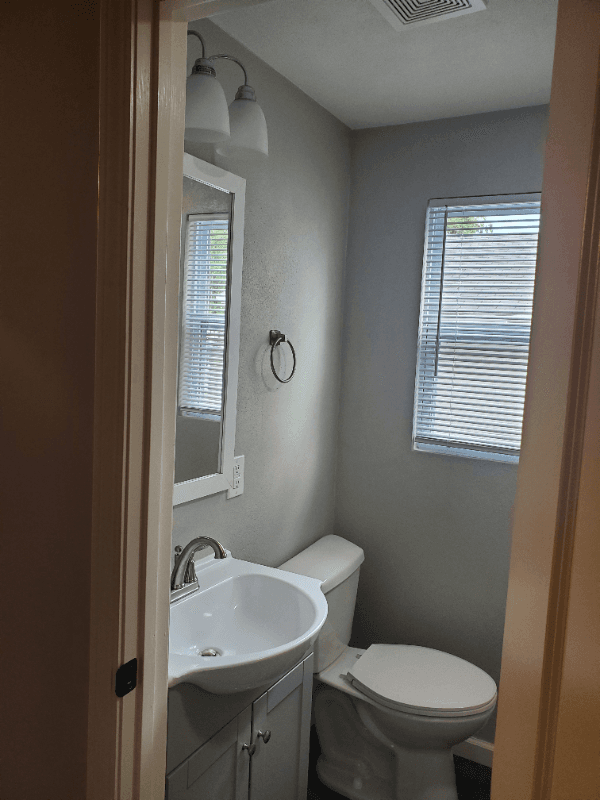 Edwardsville House: 229 3rd Ave