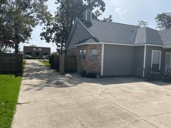 GONZALES House: 39276 TOMMY MOORE RD