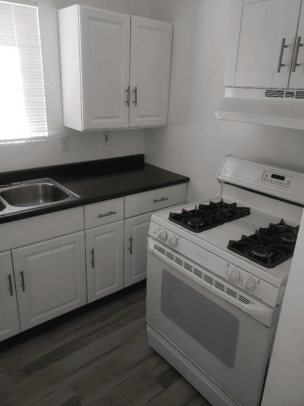 los angeles House: 1540 w 58th street