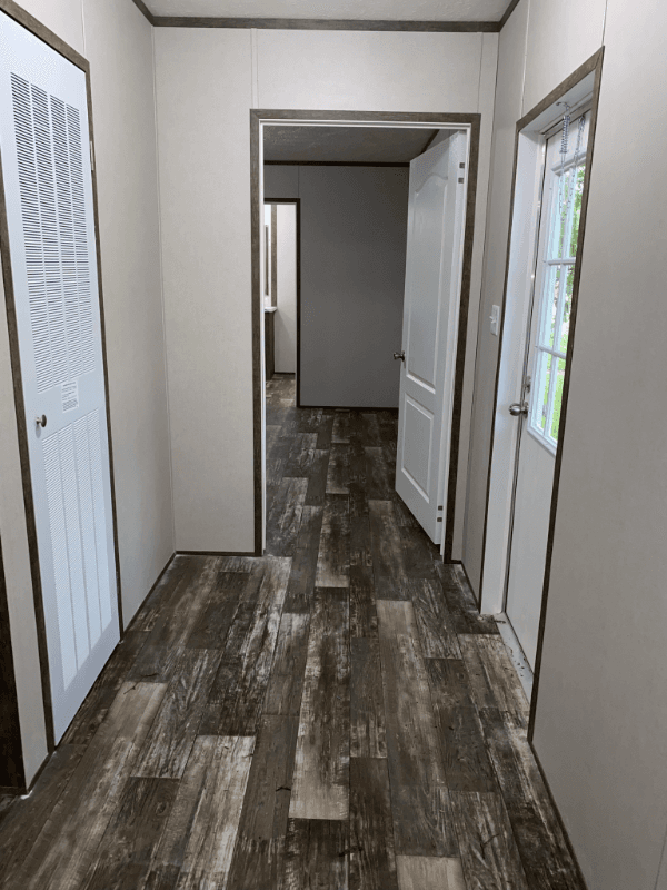 Leesburg House: 1137 US 19