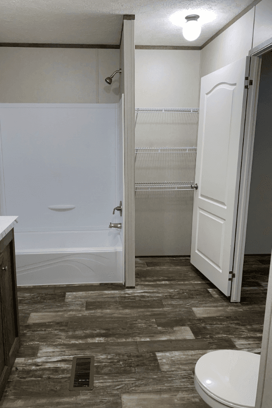 Leesburg House: 1137 US 19