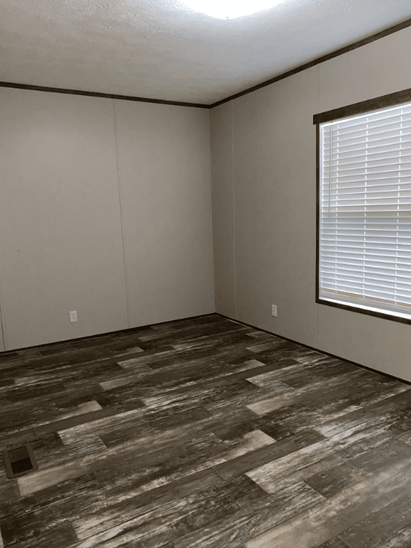 Leesburg House: 1137 US 19