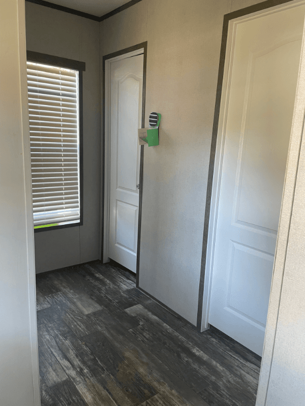 Leesburg House: 1137 US 19