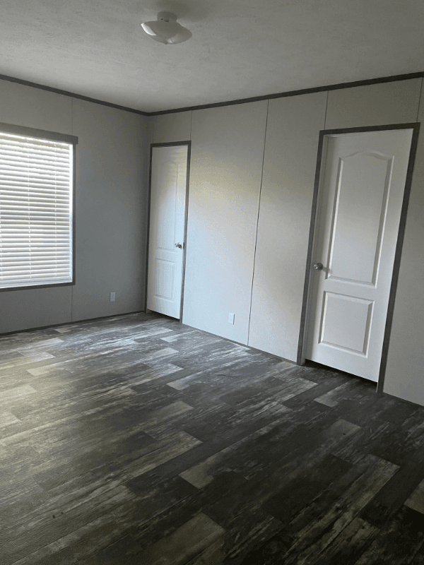 Leesburg House: 1137 US 19