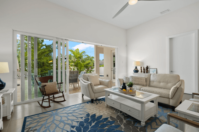 Naples House: 811 108th Ave N