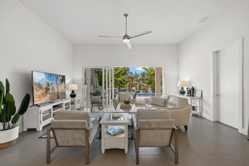 Naples House: 811 108th Ave N
