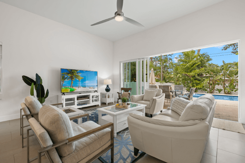 Naples House: 811 108th Ave N