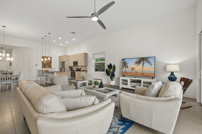 Naples House: 811 108th Ave N