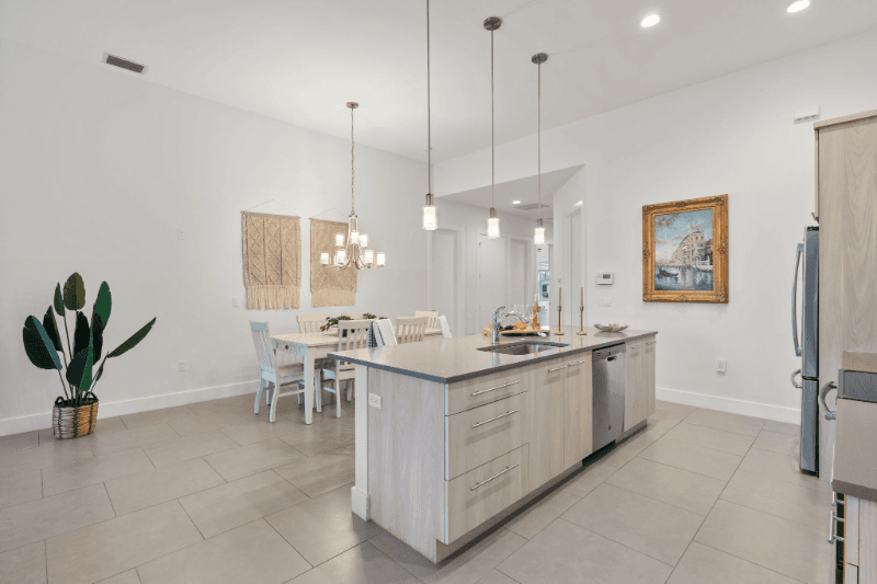 Naples House: 811 108th Ave N