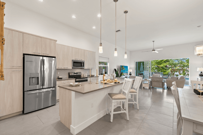 Naples House: 811 108th Ave N