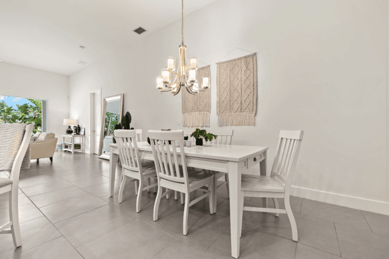 Naples House: 811 108th Ave N