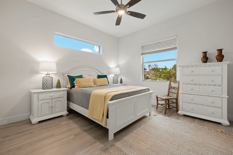 Naples House: 811 108th Ave N