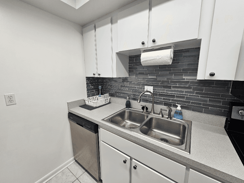 St Petersburg Condo: 885 N village drive