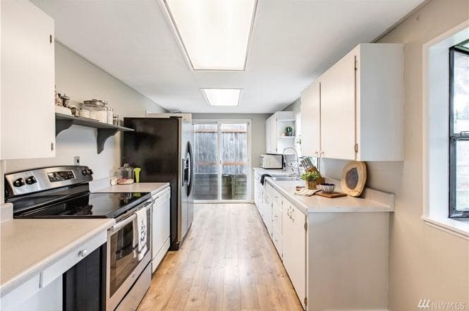 Renton House: 2205 NE 8th St
