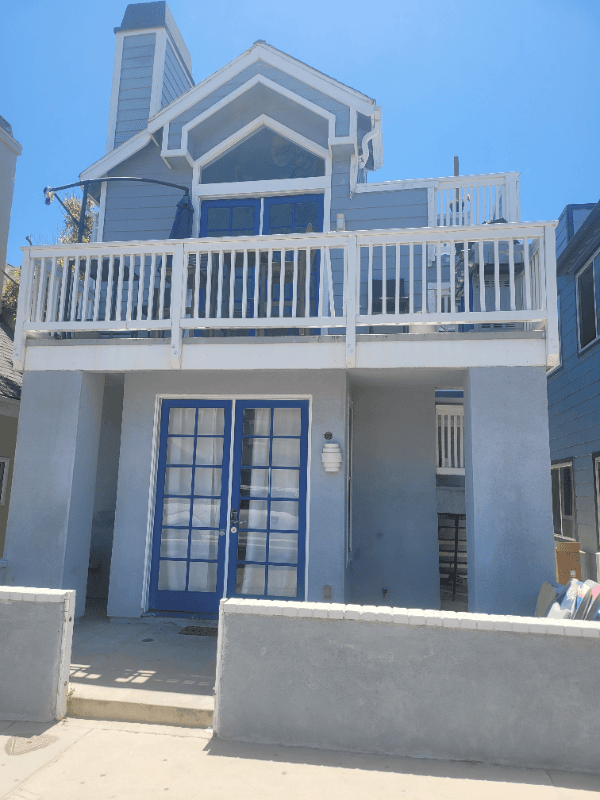 NEWPORT BEACH Multiplex: 124 24th St