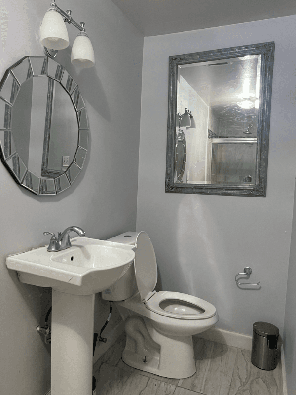 Fort Washington House: 12000 Block Surrey Circle Dr