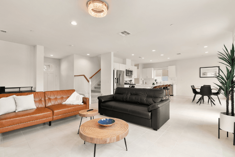 San Diego House: 7284 Wembley St