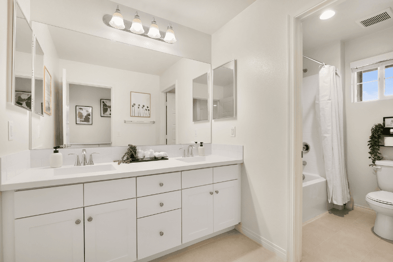 San Diego House: 7284 Wembley St