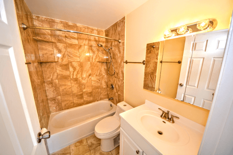 Orland Park Apartment: 9025 Lincoln Ct