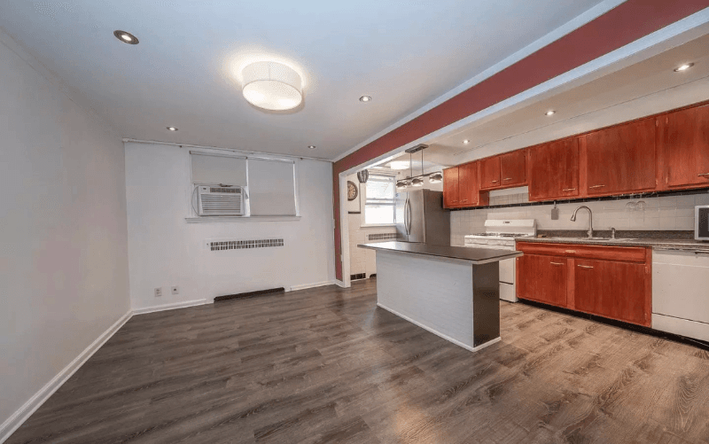 UPPER DARBY Townhome: 325 HAMPDEN RD