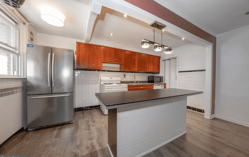 UPPER DARBY Townhome: 325 HAMPDEN RD