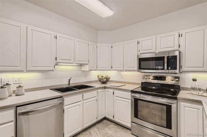 Englewood House: 3378 W Saratoga Ave