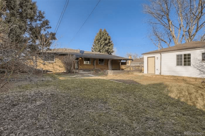 Englewood House: 3378 W Saratoga Ave