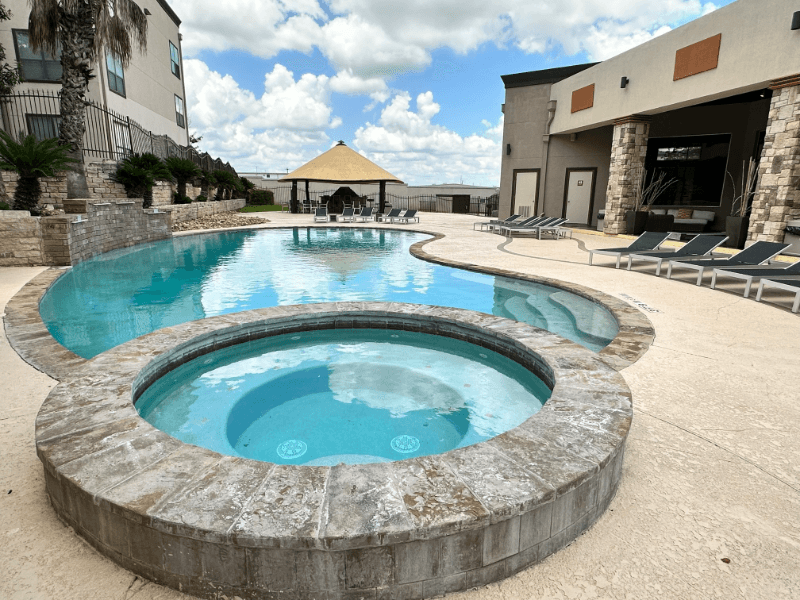 San Antonio House: 6201 Grissom Rd