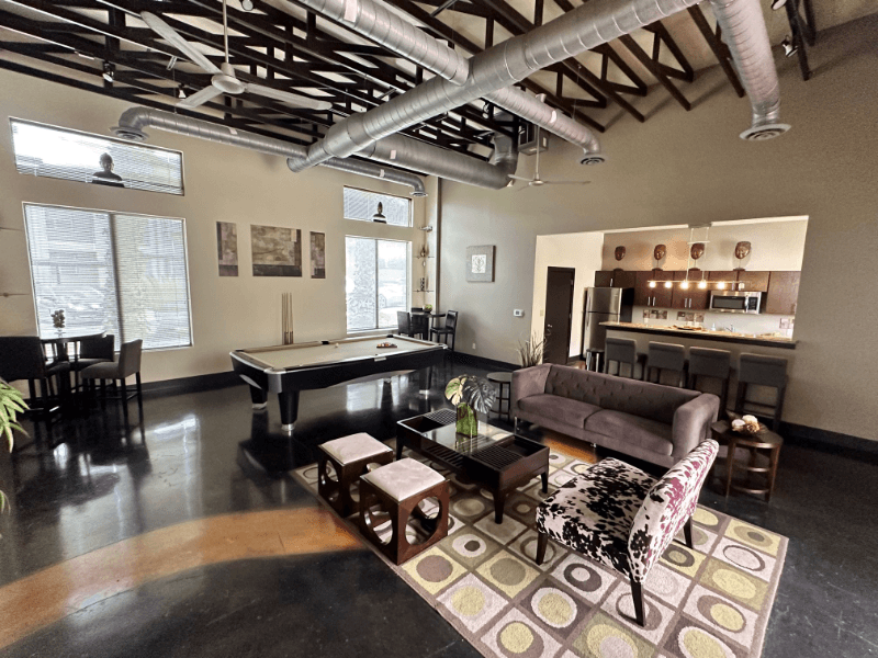 San Antonio House: 6201 Grissom Rd