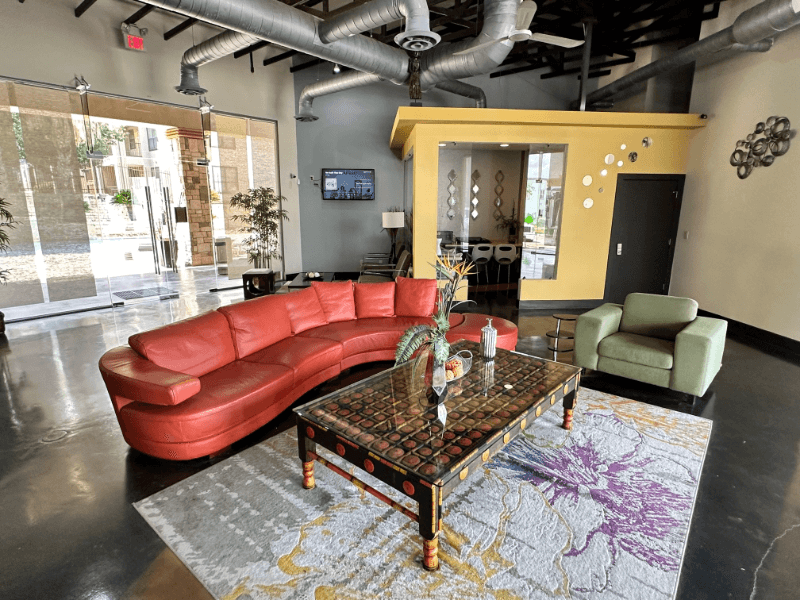 San Antonio House: 6201 Grissom Rd