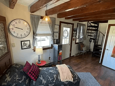 Harrisonburg House: 4234 N. Valley Pike