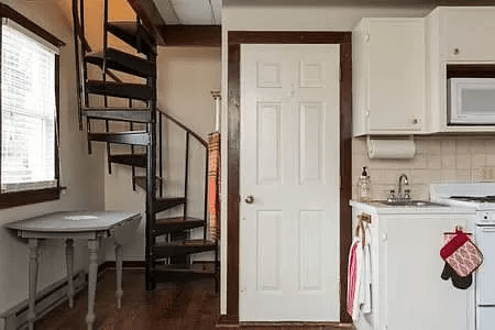 Harrisonburg House: 4234 N. Valley Pike