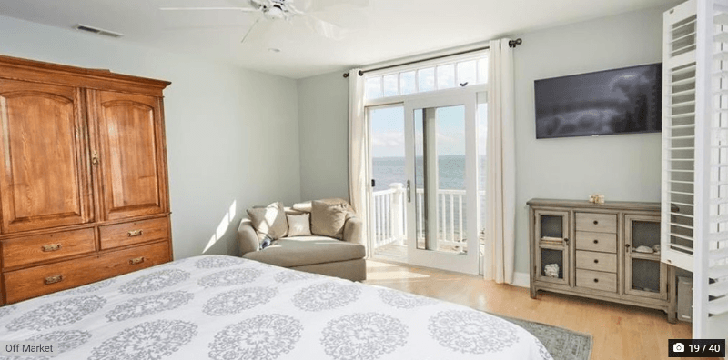 Fairfield House: 2123 Fairfield Beach Road