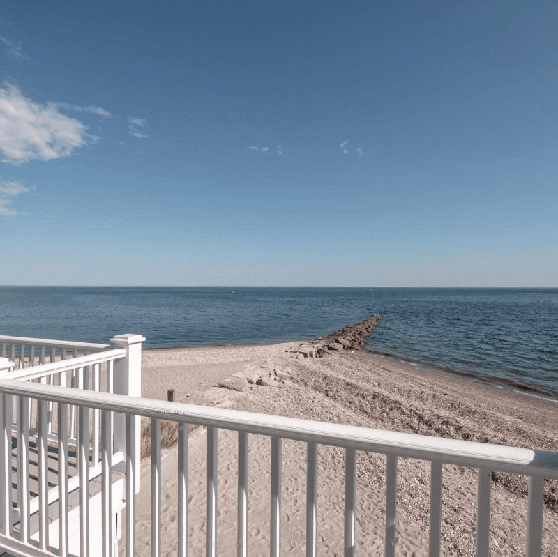 Fairfield House: 2123 Fairfield Beach Road