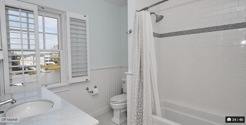 Fairfield House: 2123 Fairfield Beach Road