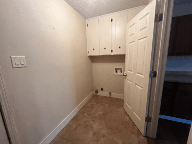 Sherwood House: 8610 Woodridge Drive