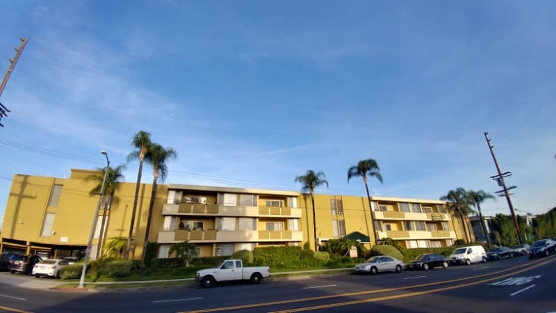 North Hollywood Apartment: 6131 Coldwater Canyon Ave