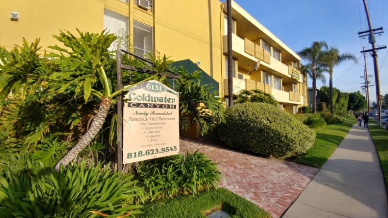 North Hollywood Apartment: 6131 Coldwater Canyon Ave