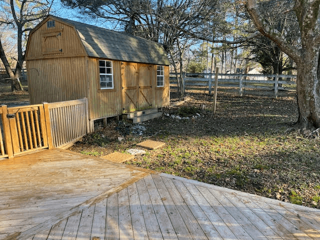 Columbia House: 2224 Golf Club Ln