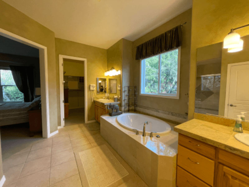 Redmond House: 23124 NE 123rd ST