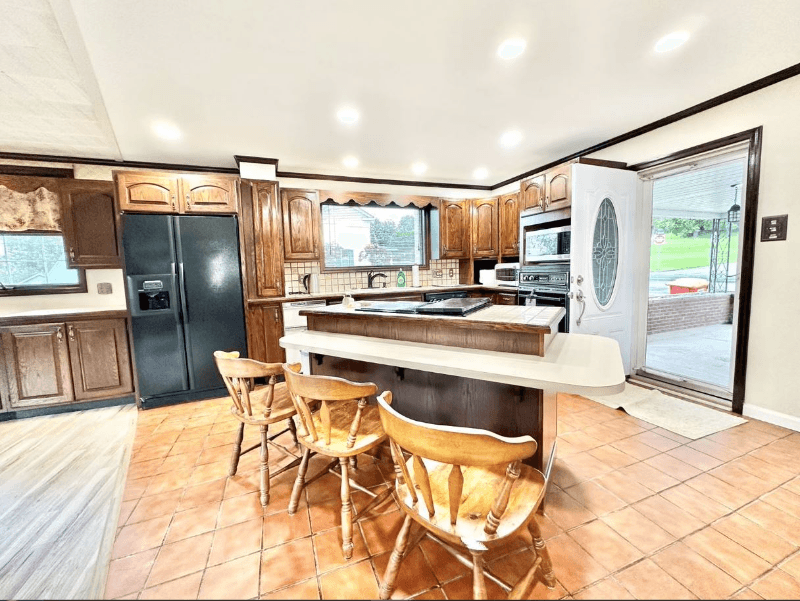 DANVILLE House: 682 BLOOM ST