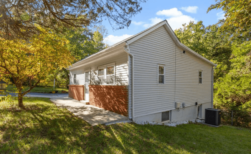 Bowie House: 12200 lanham severn rd