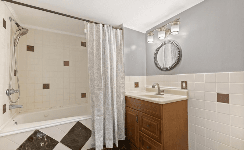 Bowie House: 12200 lanham severn rd