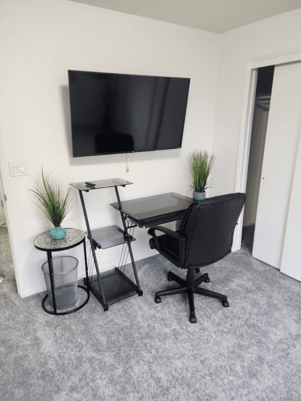 Daly City Single Room: 300 A Warwick ST.