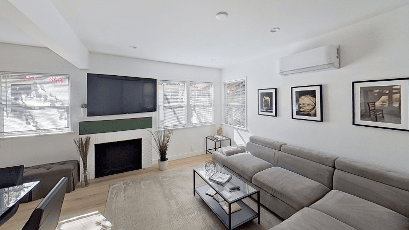 NORTH HOLLYWOOD House: 10863 KLING ST # 4
